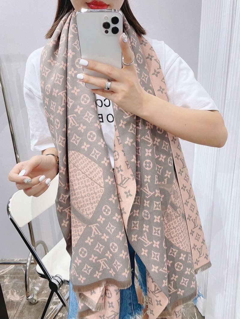 日本!!人気！ルイヴィトン カシミヤ・シルクマフラー 偽物 vuq33096通販