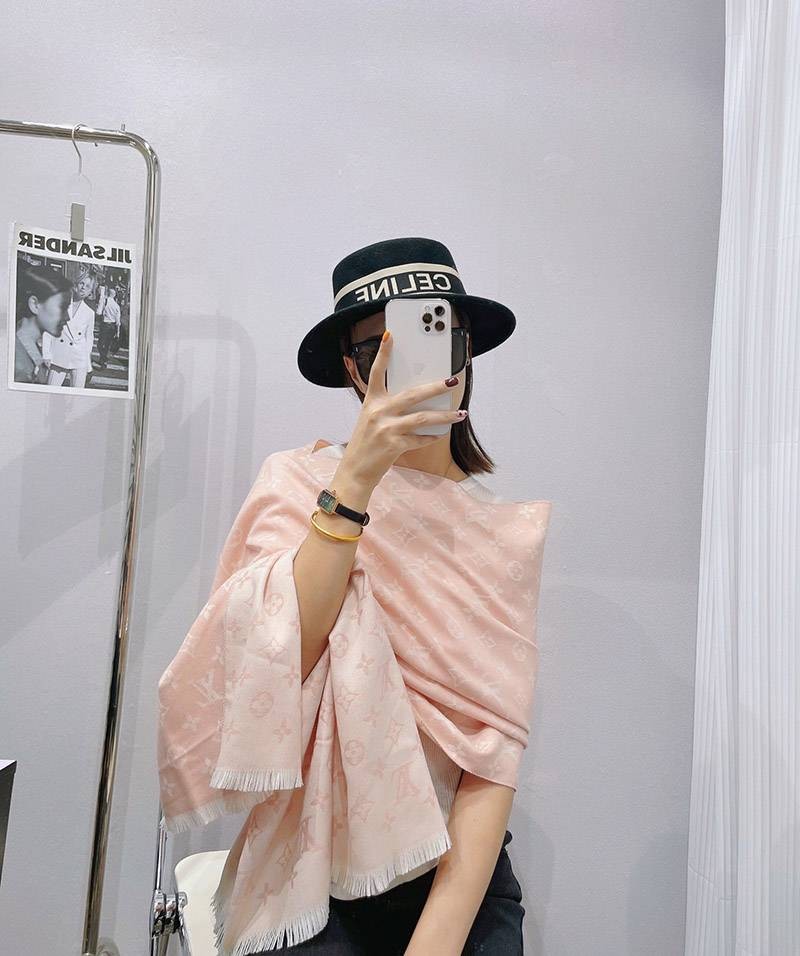 お洒落に♪ルイヴィトン カシミヤ・シルクマフラー コピー vuq36179代引きを販売