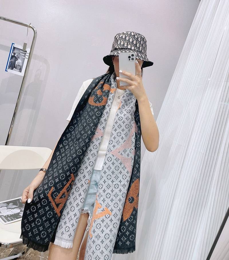 ギフトに最適♪ルイヴィトン カシミヤ・シルクマフラー vux21233通販