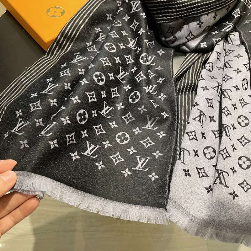 ルイヴィトン カシミヤ タッセル マフラ コピー vuy34090N級品