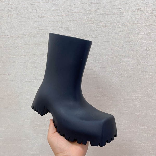 ☆超人気☆バレンシアガ TROOPER RUBBER ブーツ コピー 679326W0FO81000人気