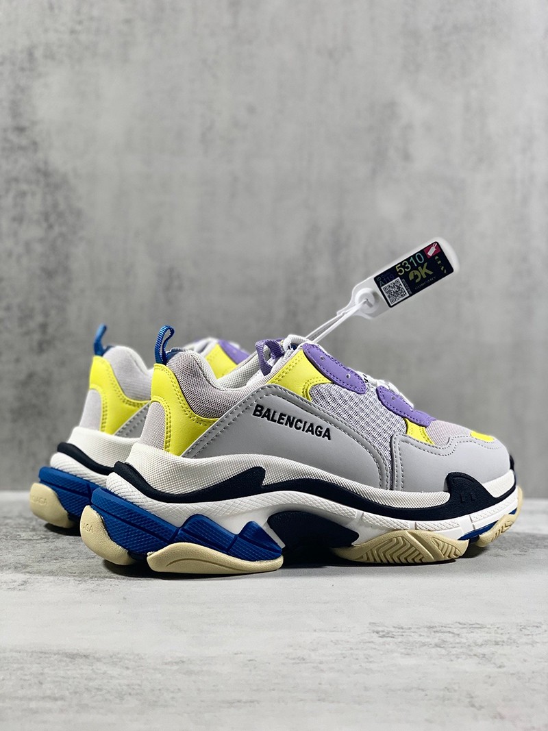 争奪戦 バレンシアガ Triple S 偽物 スニーカー トリプルソール bai06734代引きを販売
