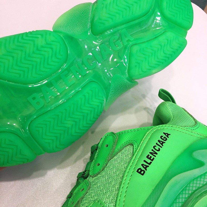 ★日本!!人気！バレンシアガ スニーカー 偽物★ネオングリーン Triple S クリアソール bav59789代引きを販売