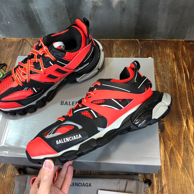 日本未入荷 バレンシアガ スニーカー コピー メンズTrack.2トレーナースニーカー baz11373通販