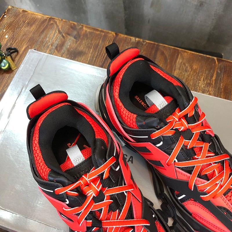 日本未入荷 バレンシアガ スニーカー コピー メンズTrack.2トレーナースニーカー baz11373人気