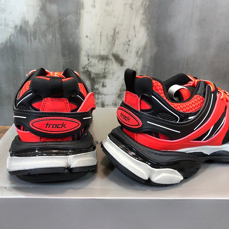 日本未入荷 バレンシアガ スニーカー コピー メンズTrack.2トレーナースニーカー baz11373最高級