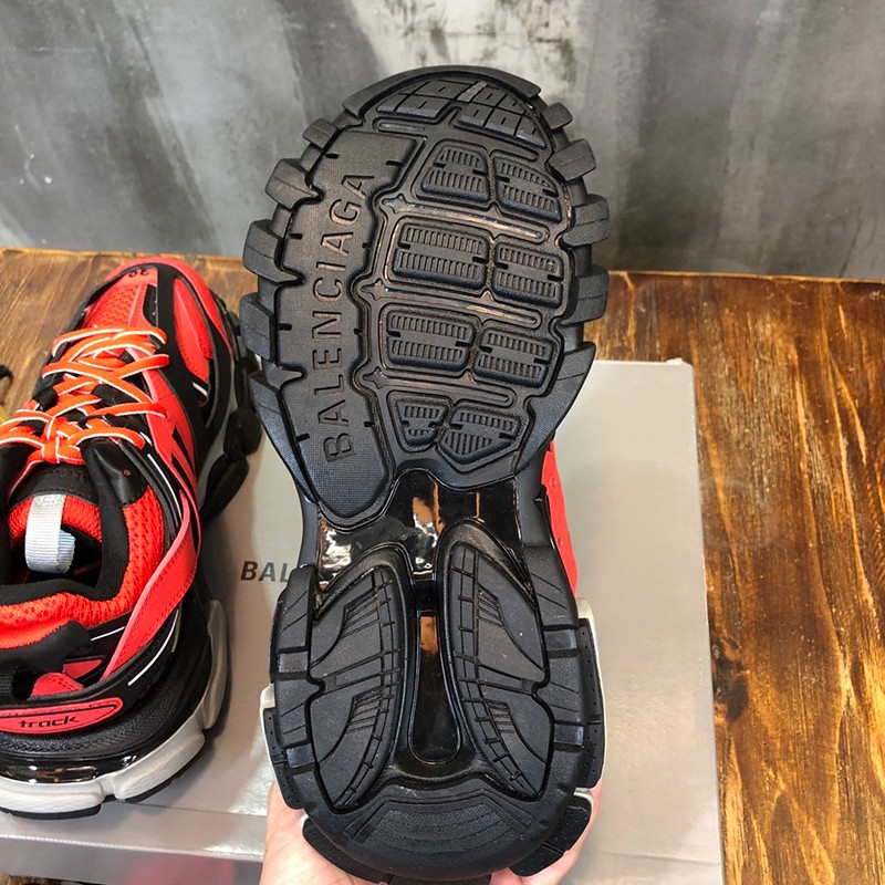 日本未入荷 バレンシアガ スニーカー コピー メンズTrack.2トレーナースニーカー baz11373N級品
