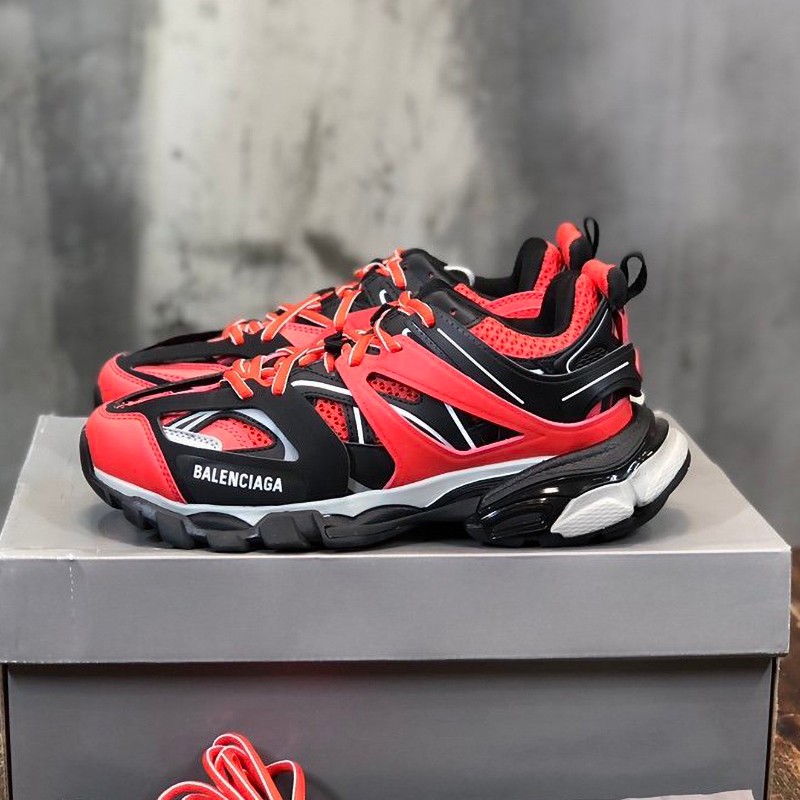 日本未入荷 バレンシアガ スニーカー コピー メンズTrack.2トレーナースニーカー baz11373代引きを販売