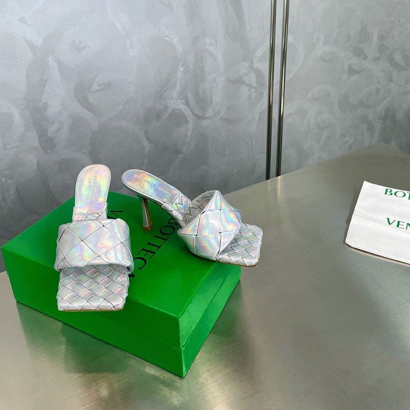 世界中で大人気♪ボッテガヴェネタ ラバー リドキルティングミュール 偽物 bon42401激安送料無料