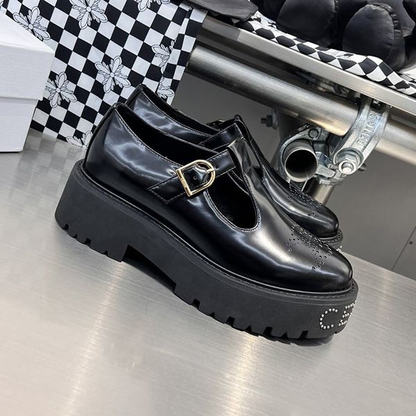 高品質セリーヌ バルキー トリオンフ パーフォレイテッドベビーズ コピー 348613517C激安送料無料