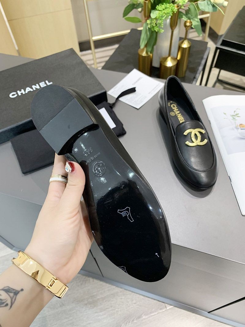 セール新作*大人気*シャネル チェーンロゴ ローファー お早めに sha38256N級品