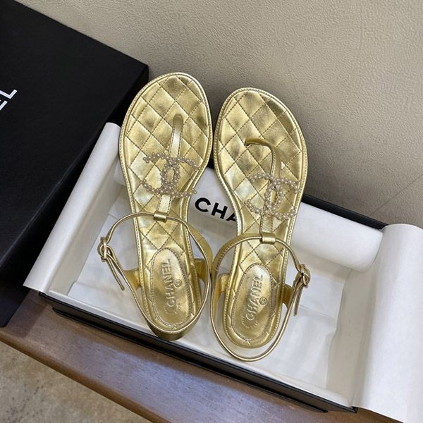 入手困難シャネル スーパーコピー サンダル CCロゴ shb44332高い品質
