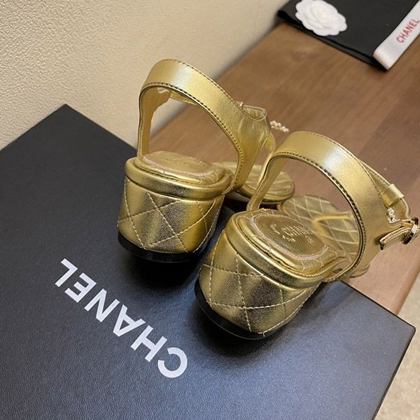 入手困難シャネル スーパーコピー サンダル CCロゴ shb44332代引きを販売