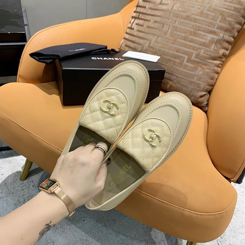 関税なし*大人気*シャネル CCターンロック ローファー 偽物 she16939代引きを販売