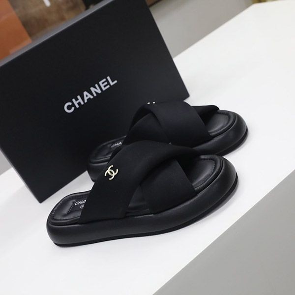 定番シャネル レザー 厚底 サンダル 偽物 黒 布地 shu58475人気