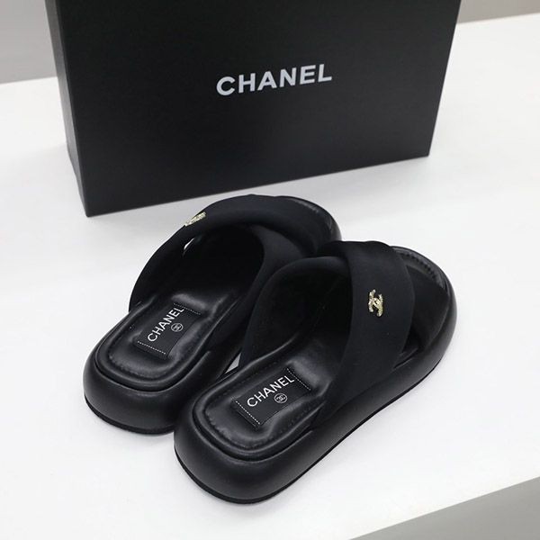 定番シャネル レザー 厚底 サンダル 偽物 黒 布地 shu58475最高級