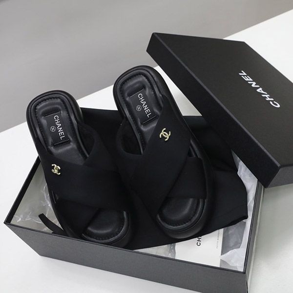 定番シャネル レザー 厚底 サンダル 偽物 黒 布地 shu58475N級品