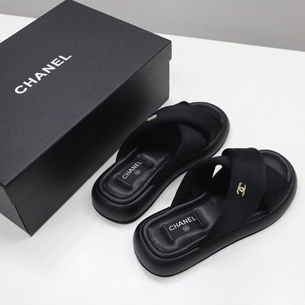 定番シャネル レザー 厚底 サンダル 偽物 黒 布地 shu58475代引きを販売