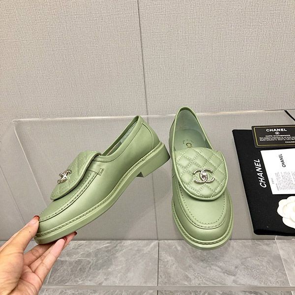 大人気!!新色シャネル ローファー コピー マトラッセ CCターンロック shz55446最高級
