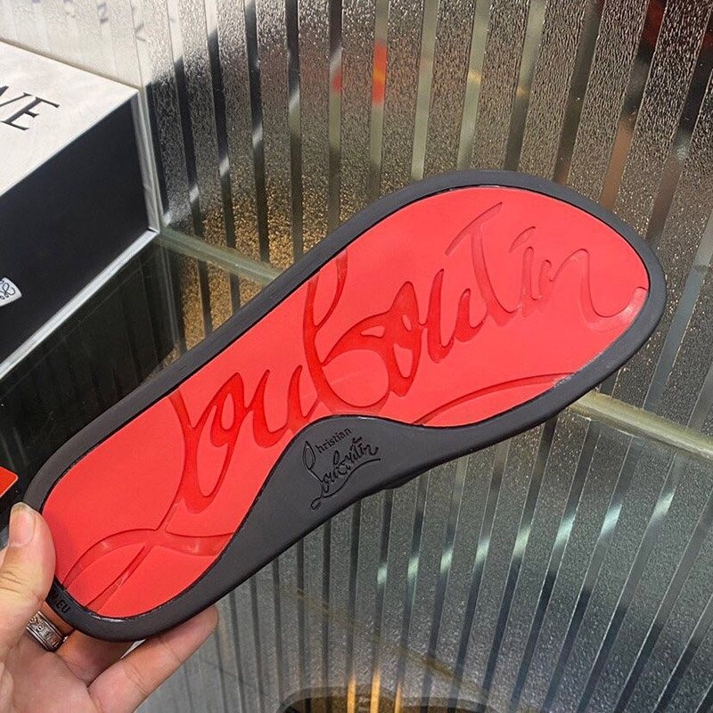 超希少！ルブタン★Pool Fun Spiked レザーサンダル Ruc18908N級品