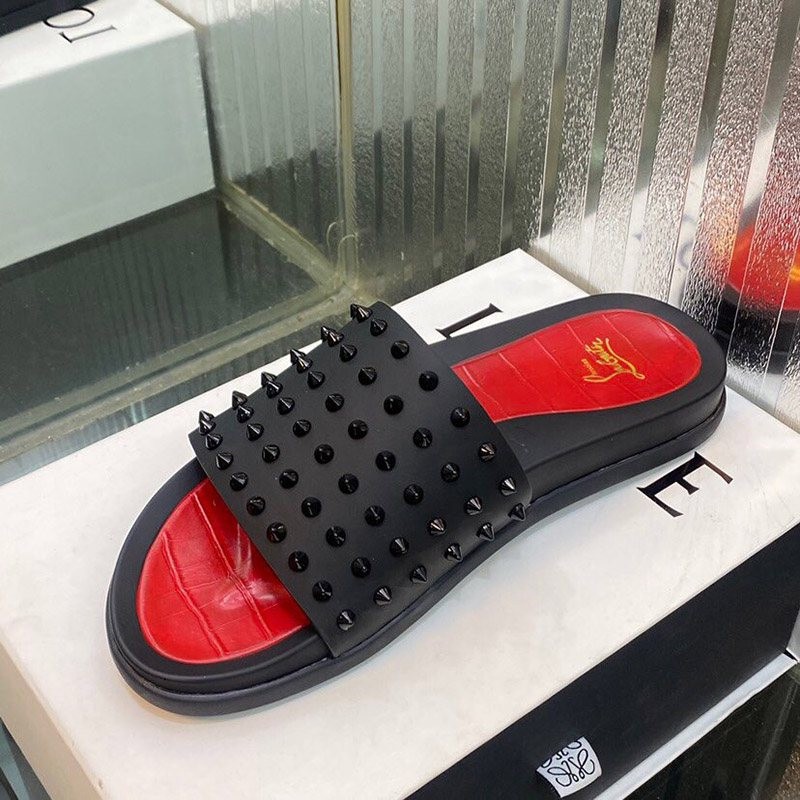 ☆超人気☆ルブタン★Pool Fun Spiked レザーサンダル コピー Rug64557最高級