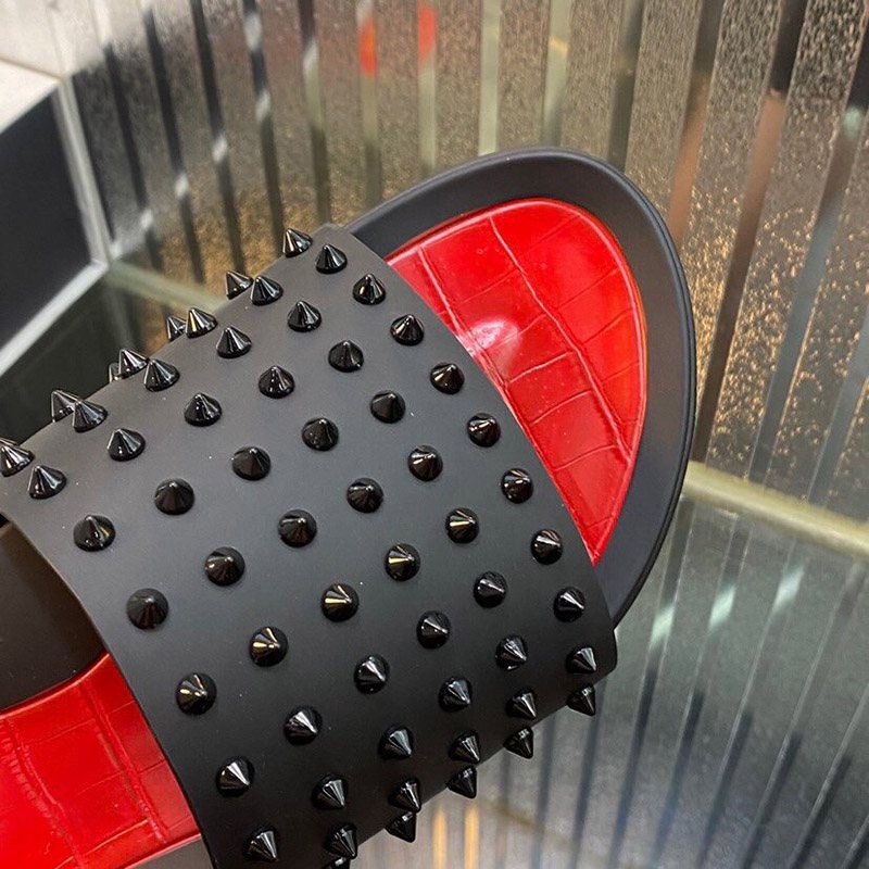 ☆超人気☆ルブタン★Pool Fun Spiked レザーサンダル コピー Rug64557代引きを販売