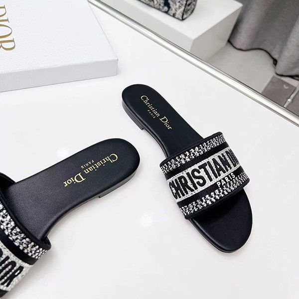 大人気！☆ディオール☆“DWAY” 刺繍入りコットン 偽物*ミュール deb33431代引きを販売