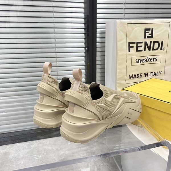 フェンディ フロー ランニングスニーカー スーパーコピーN級品 feb21618人気