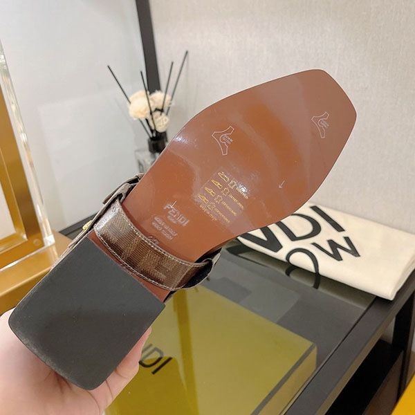 送料無料 フェンディ ネオプレンFFストラップブーツ コピー fef79694品質保証