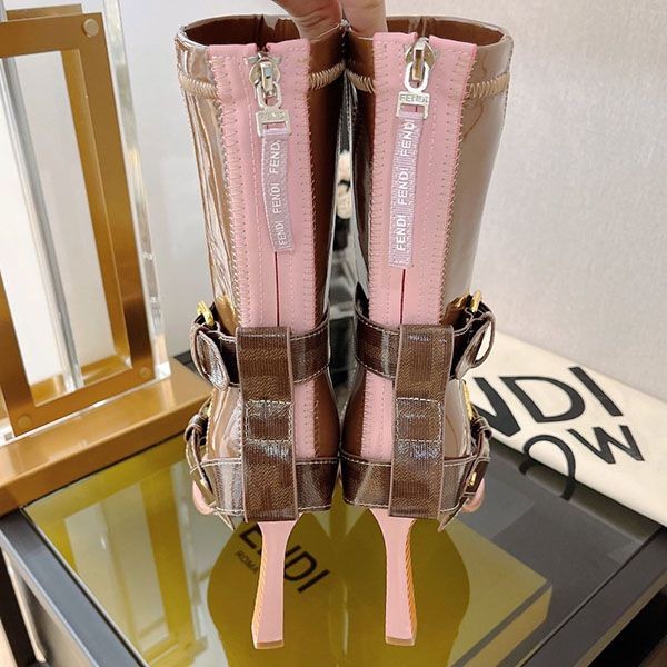 目を惹くカラー フェンディ ネオプレンFFストラップブーツ コピー fep73792高い品質