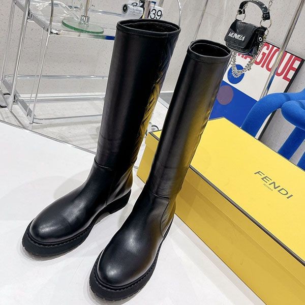 フェンディ FFモチーフ カーフスキン ラウンドトゥ ブーツコピー fev24920通販