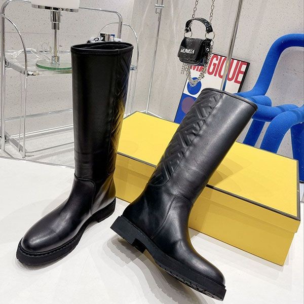 フェンディ FFモチーフ カーフスキン ラウンドトゥ ブーツコピー fev24920高い品質