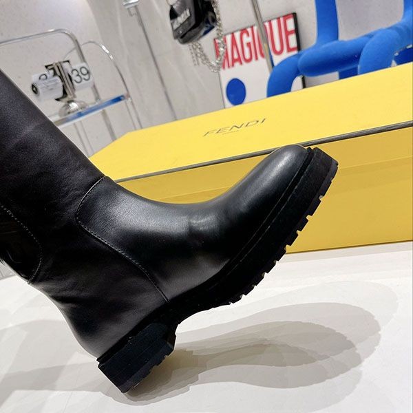 フェンディ FFモチーフ カーフスキン ラウンドトゥ ブーツコピー fev24920代引きを販売