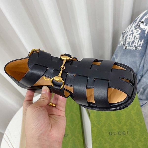 入手困難グッチ ホースビット ローヒールサンダル 偽物 ブラック gup88279N級品