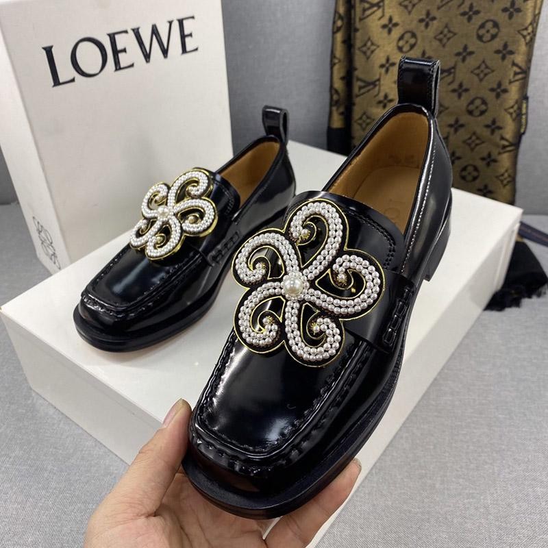 争奪戦【限定】ロエベ  ポンポンローファー 偽物  レディース low59945N級品