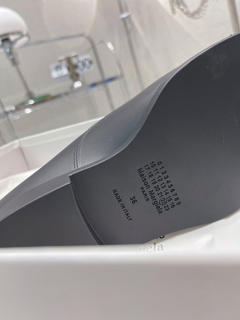 秋冬新作メゾン マルジェラ スーパーコピー タビ カーフレザー レースアップシューズ ブラック ヒール高3.5cm Mac78172N級品