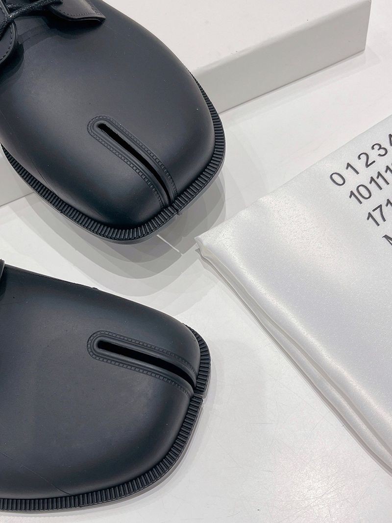 秋冬新作メゾン マルジェラ スーパーコピー タビ カーフレザー レースアップシューズ ブラック ヒール高3.5cm Mac78172代引きを販売
