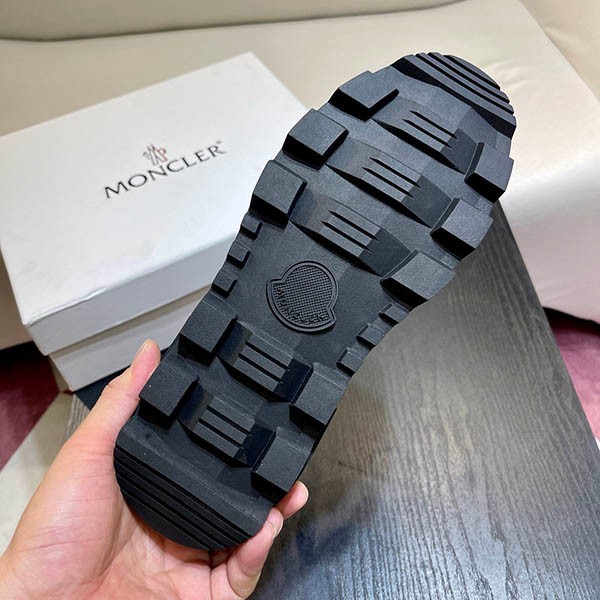 モンクレール 偽物 モンクロップブーツ moh22871代引きを販売