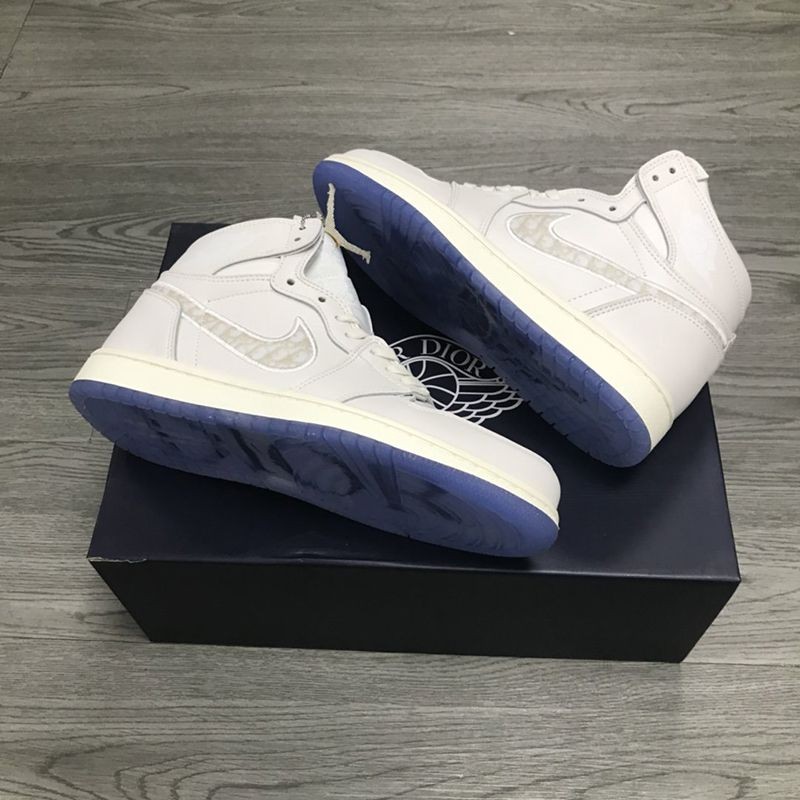 ディオール x ナイキ エアジョーダン1 コピー ハイ OG プロトタイプ AJ1 384664-006代引きを販売