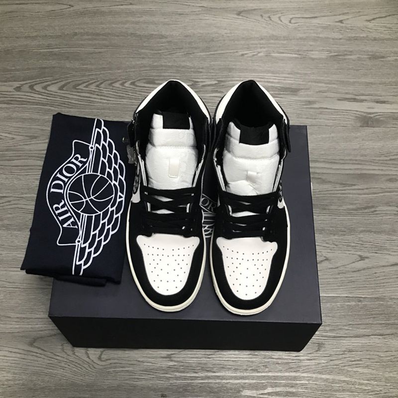 ★関税/送料込★ディオール x ナイキ エアジョーダン1 偽物 ハイ OG プロトタイプ AJ1 ブラック/ホワイト 384664-007通販