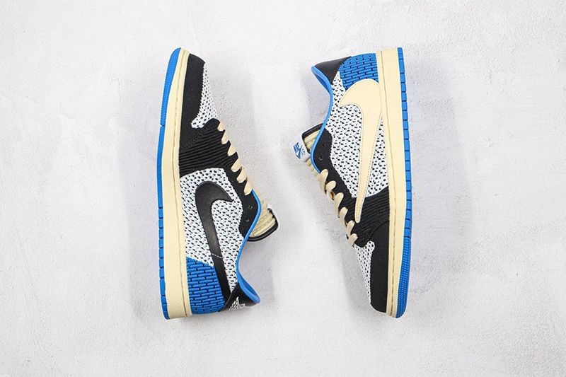 可愛いナイキ × トラビススコット コピー エアジョーダン 1 レトロ ロー Flyknit DM7866141高い品質