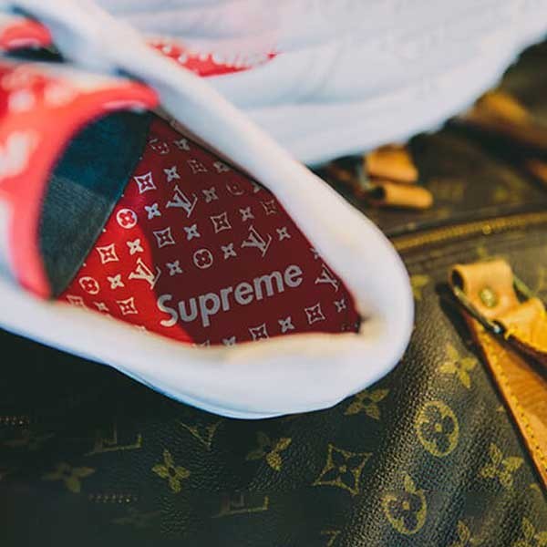 追跡付 シュプリーム ルイヴィトン ナイキ エアマックス 1 コピー AIR MAX 1 カスタムが海外で話題に！ nah00495高い品質