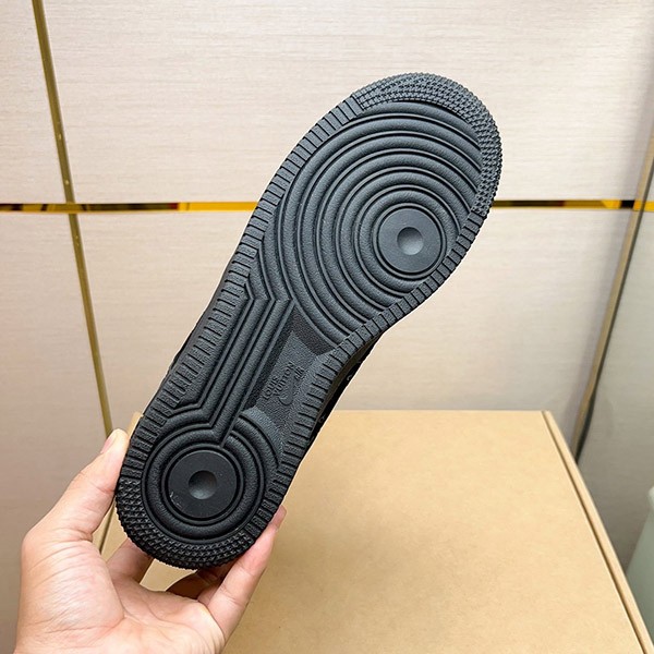 人気急上昇ルイヴィトンXナイキ エアフォース1 偽物 コラボ ロートップスニーカー vur18503品質保証