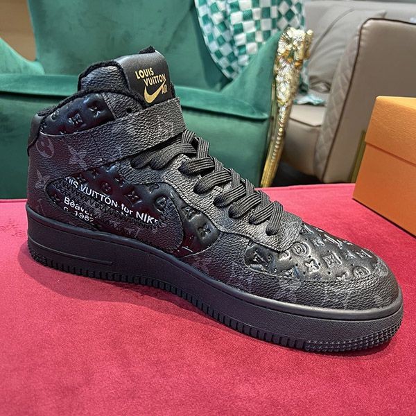 世界中で大人気♪ナイキ×ルイヴィトン×オフホワイト 偽物 コラボ ハイトップスニーカー vuz01211N級品