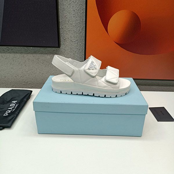 春夏新作プラダ パデッドナッパレザー サンダル コピー 1X721M_038_F0009_F_020N級品