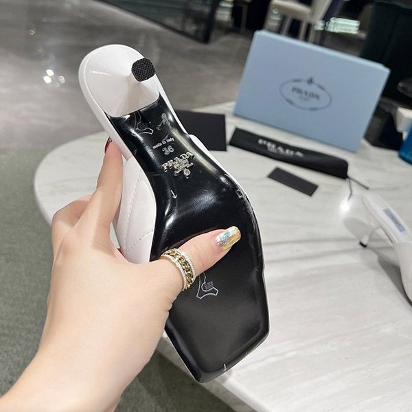 日本未入荷プラダ コピー◆キルティング ナッパレザー ミュール サンダル 1XX583_038_F0009_F_B065品質保証