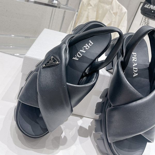 【プラダ コピー】ソフト パッド入りナッパ レザー ウェッジ サンダル pud11886代引きを販売