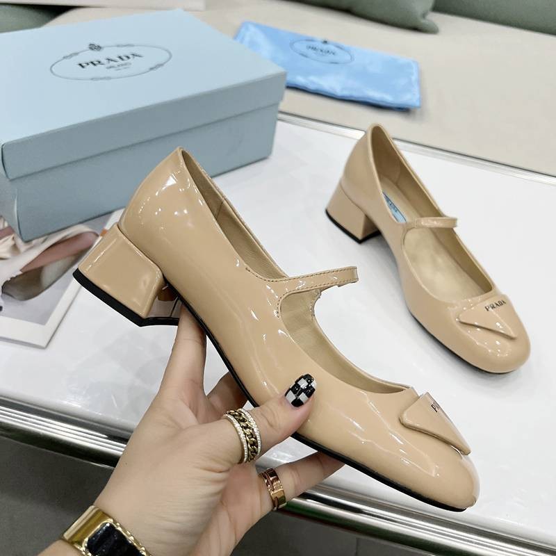 早い者勝ち♡プラダ 新作 ローヒールパンプス コピー pug06152高い品質
