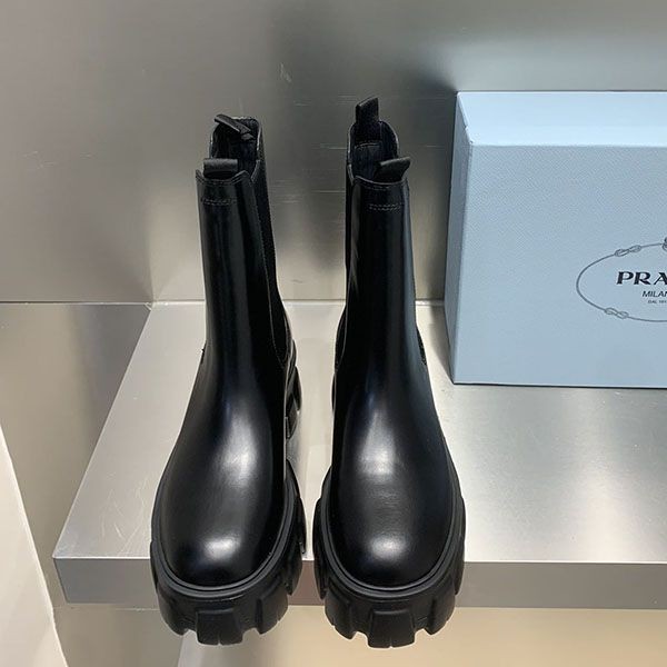 プラダ モノリス アンクルブーツ 偽物 ブラッシュドレザー pug11028通販