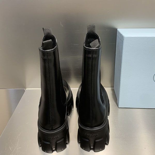 プラダ モノリス アンクルブーツ 偽物 ブラッシュドレザー pug11028N級品
